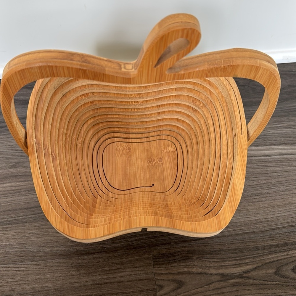 Wooden Apple Shaped Expandable Fruit Basket/Trivet - Picture 3 of 5